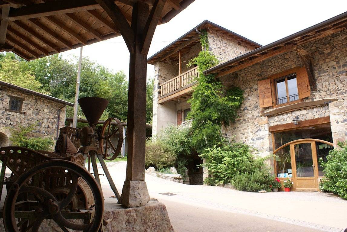 La Ferme du Planet - Chambre La Forêt in Deux-Grosnes, Région de Villefranche-sur-Saône