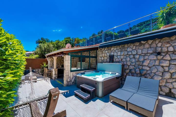 Villa pour 8 personnes, avec terrasse et jardin, animaux acceptés à Zaton