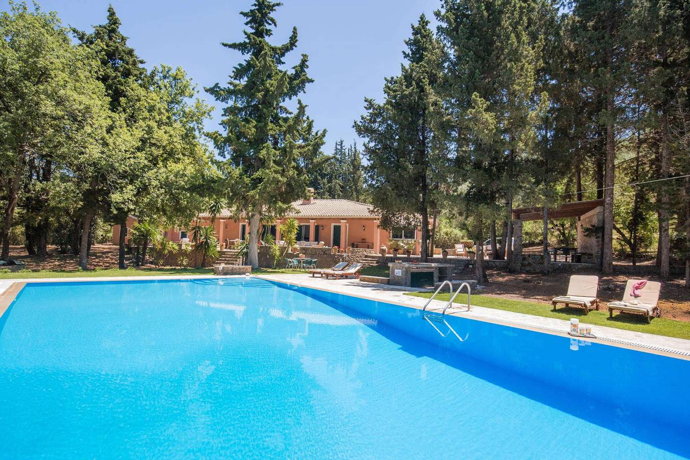 Βίλα για 10 άτομα με κήπο in Πέραμα, Κέρκυρα