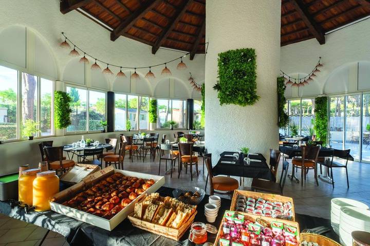 Camping pour 6 personnes, avec bassin pour enfant et jacuzzi ainsi que piscine et jardin à Torreilles - 3