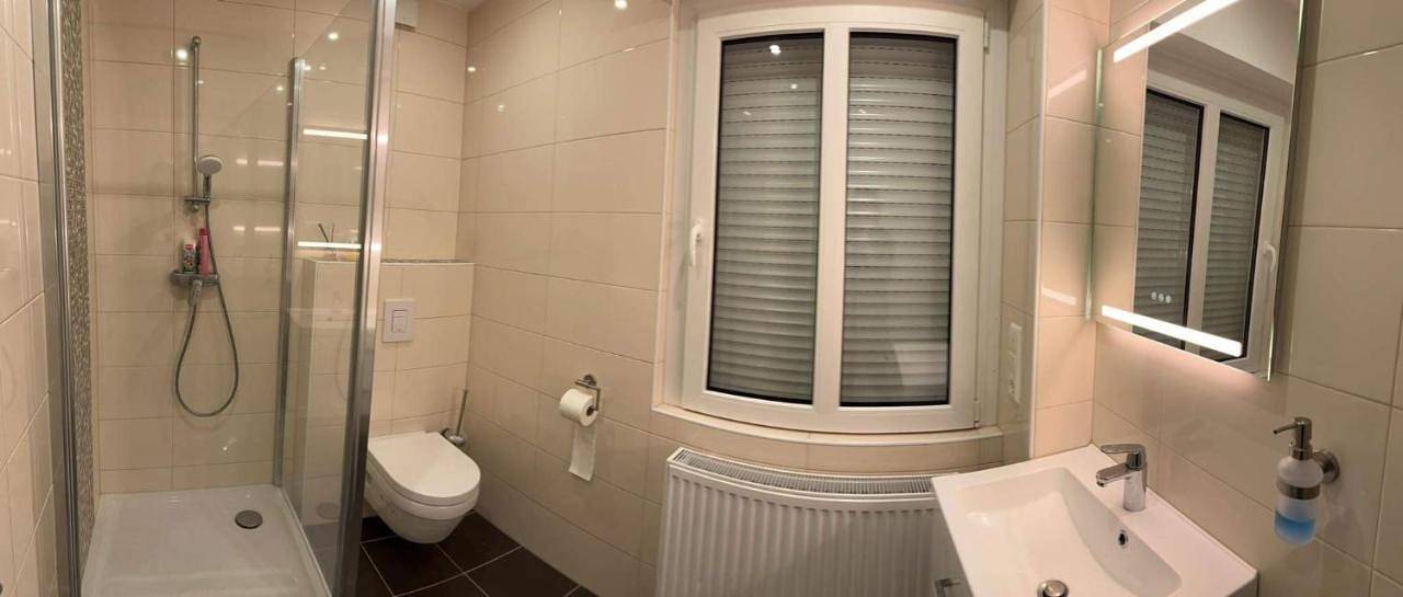 Double Room with Private Bathroom in Eischen, Luxembourg