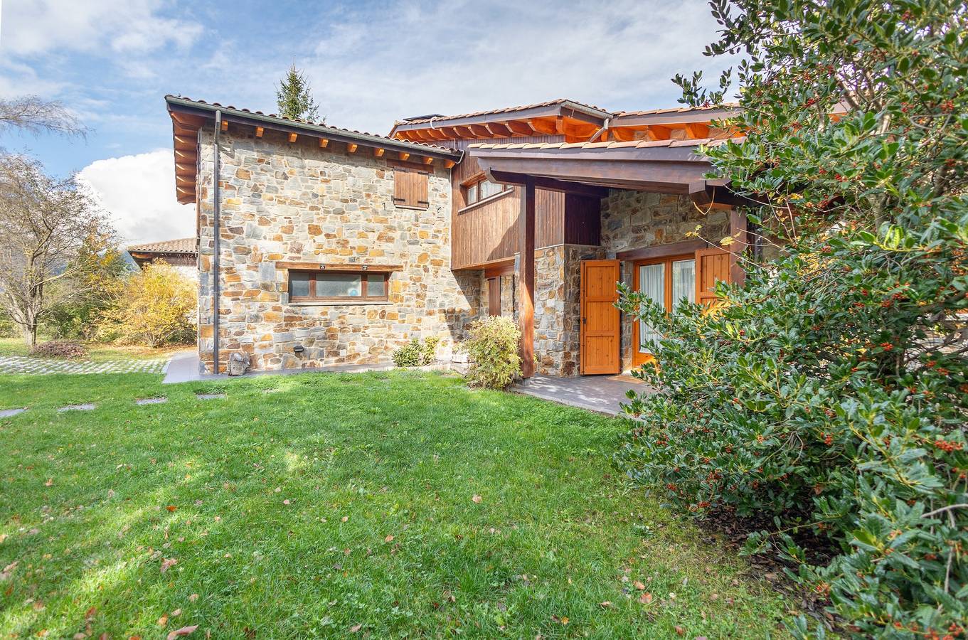 Chalet 'Casa Perecampelles -Vall De Núria-' with Mountain View, Private Terrace and Wi-Fi in Campelles, Catalan Pyrenees