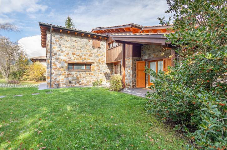 Casa rural para 10 personas, con jardín, Se admiten mascotas en Ripollès - 2