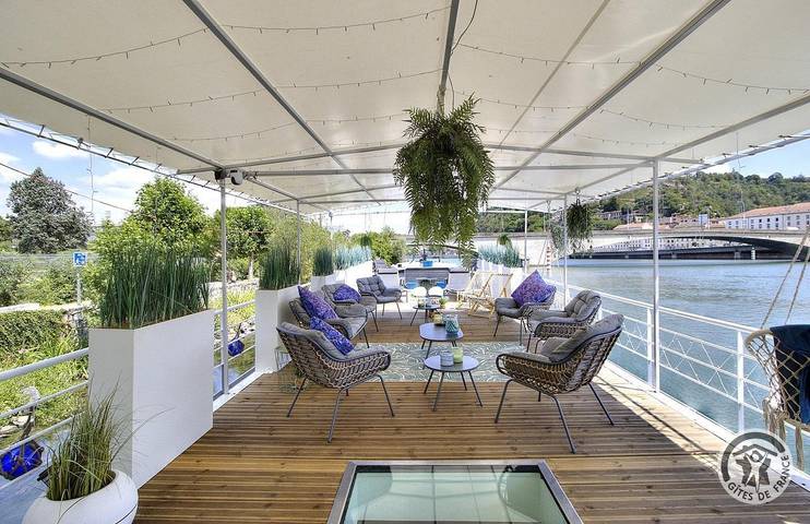 Gîte pour 8 personnes, avec terrasse - 1