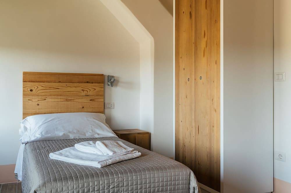 Castagna 110 mq con piscina condivisa in Santa Maria Nuova, Provincia di Ancona