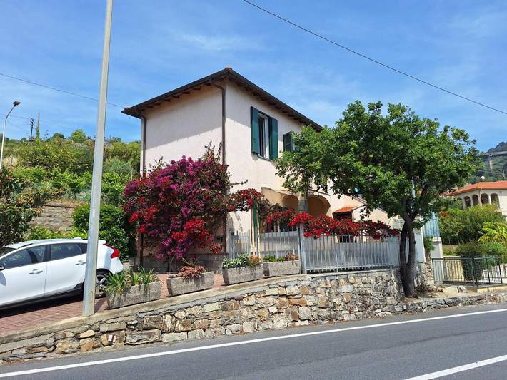 Ferienhaus für 4 Personen, mit Terrasse und Garten sowie Ausblick in Cipressa