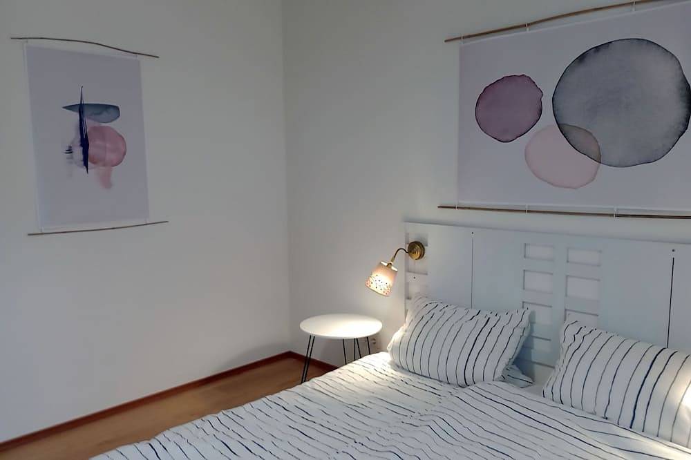 Das Pustehus in Grödersby, Weitblick über Wiese und Feld zur Schlei in Grödersby, Kappeln & Umgebung