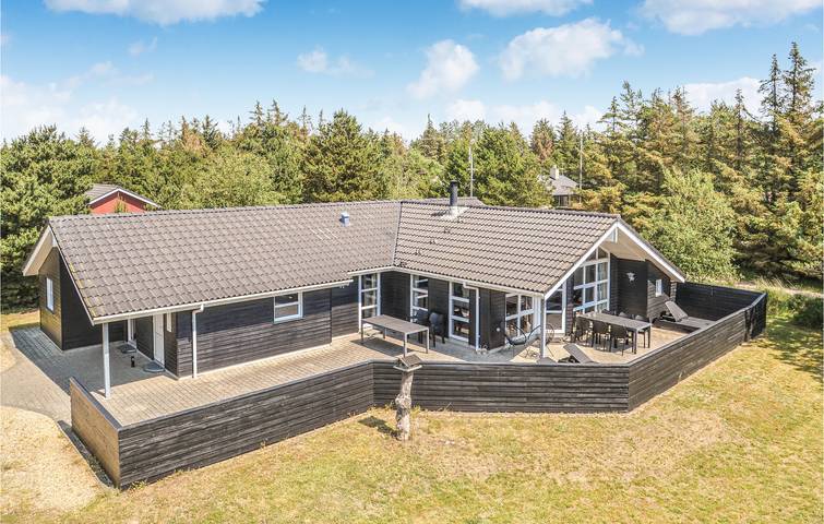 Ferienhaus für 10 Personen, mit Terrasse und Sauna sowie Whirlpool in Blavand