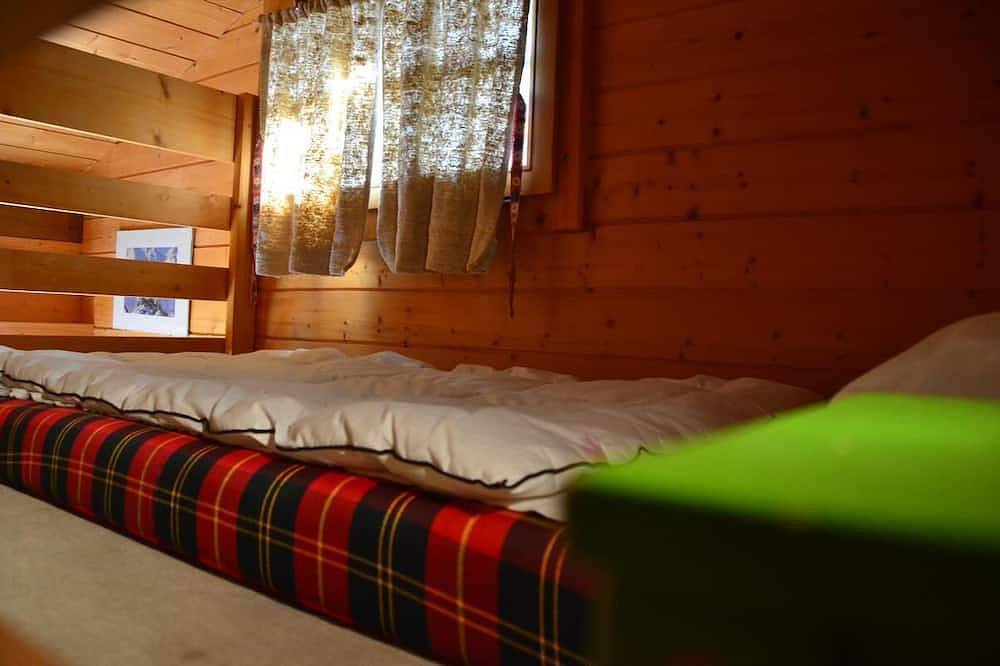 Aussen : chalet in Chandolin, für 4-6 Personen, Balkon, Terrasse, Wiese mit Gartenmöbelninnen : 72 q in Chandolin, Anniviers