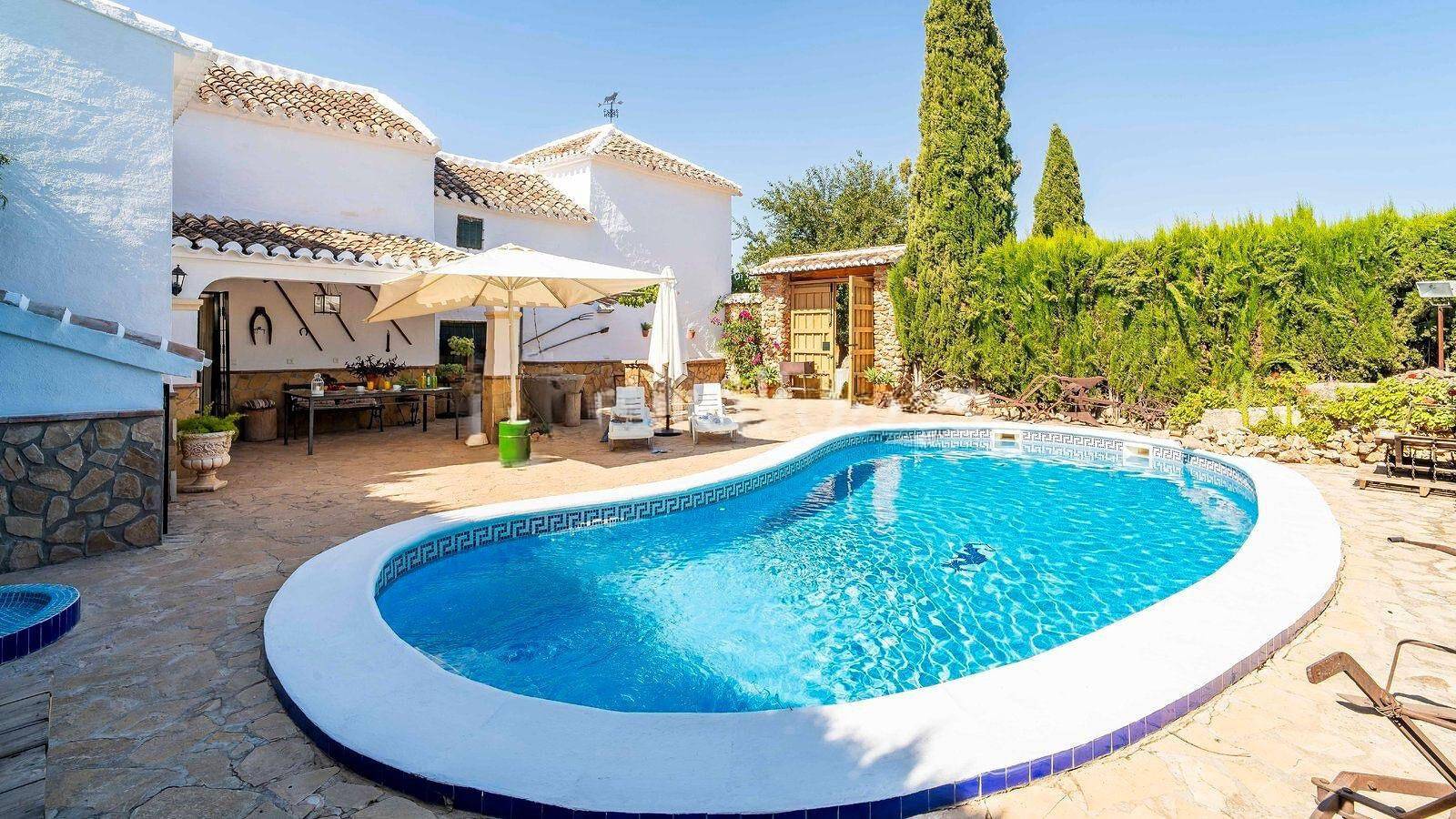 Cortijo La Nobleza: Ferienhaus mit privatem Pool, Wlan und Bergblick in Archidona, Málaga Provinz