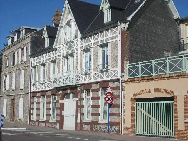 Appartement entier, Studio Apartment in Saint-Valery-en-Caux, Région de Dieppe