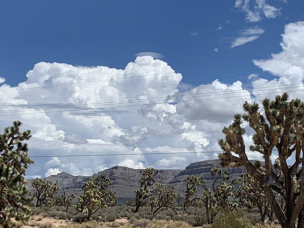 Stunning Views! Rustic cabin facing the base of Grand Canyon West in Mohave County