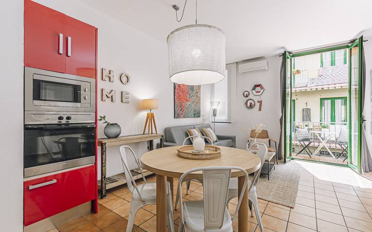 Ganze Wohnung, Ferienwohnung für 4 Personen mit Balkon in Barcelona Zentrum, Barcelona