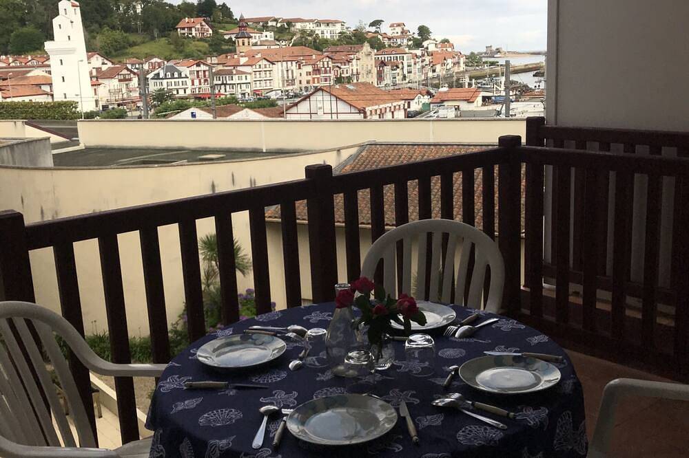 Entire apartment, T2 apartment facing port in Ciboure, Bayonne region