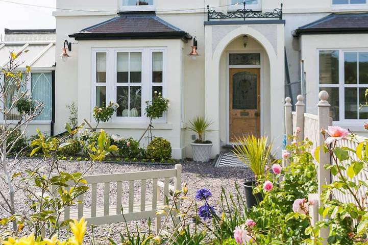 Holiday rental for 4 people, with terrace and hot tub, with pets in Nefyn