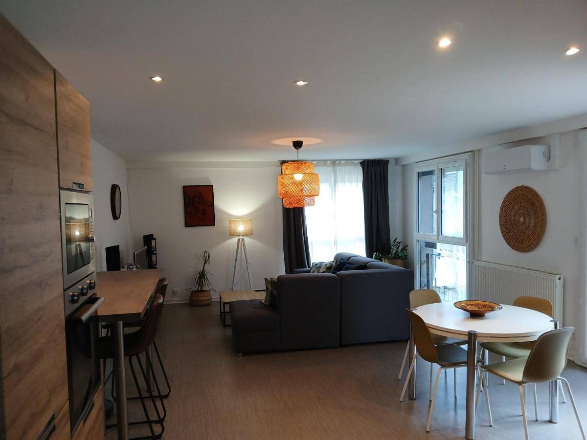 Appartement entier, Three-Bedroom Apartment in Miribel, Ain