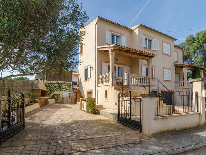 Ferienhaus für 6 Personen, mit Terrasse und Garten sowie Pool in Portocolom