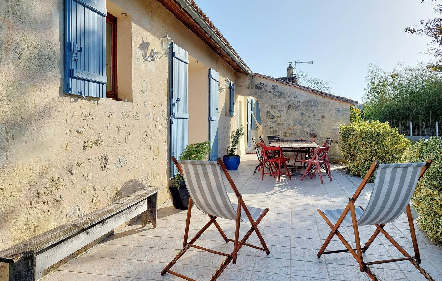 Cozy Apartment with Parking, Garden & Grill just 2.5km from Ambarès-et-Lagrave in Ambarès-et-Lagrave, Bordeaux region