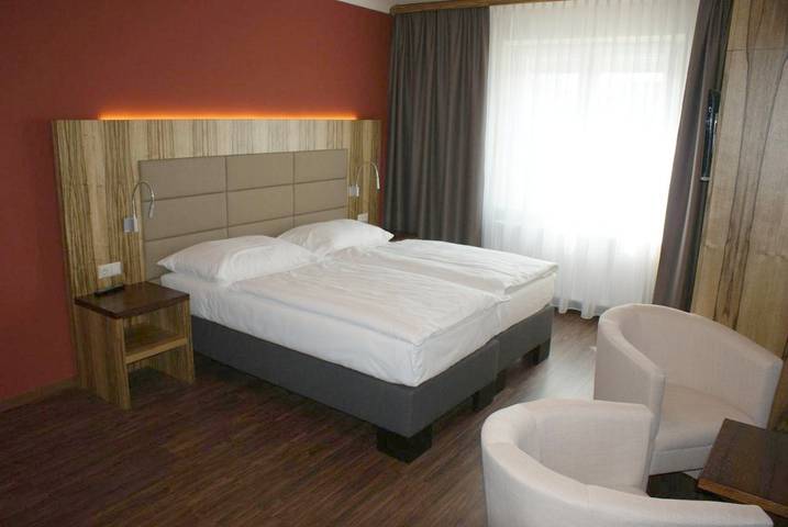 Hôtel pour 2 personnes, avec terrasse dans Korneubourg - 2