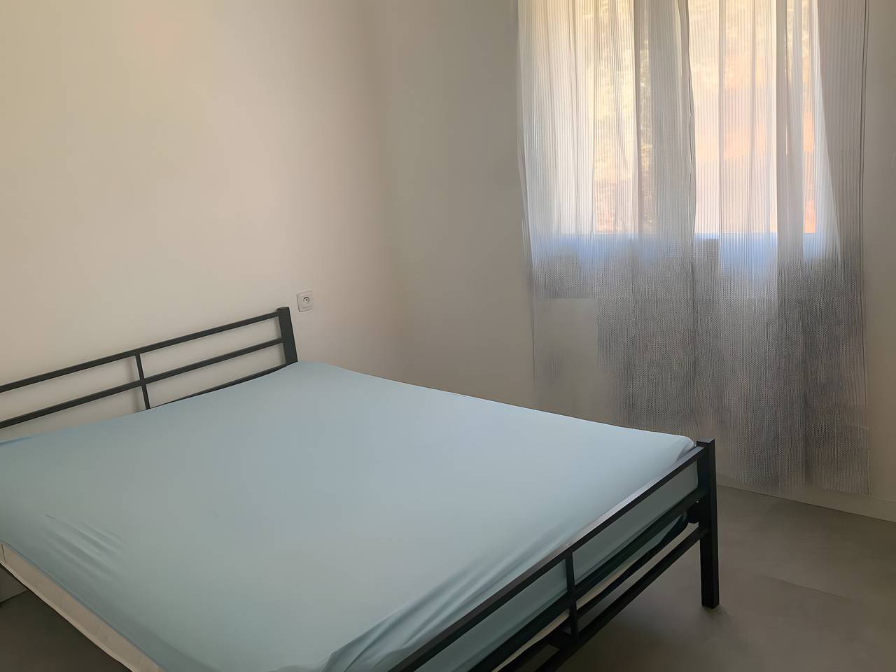Appartement entier, Appartement "B" avec terrasse privée et jardin partagé in Poussan, Côte d'Améthyste