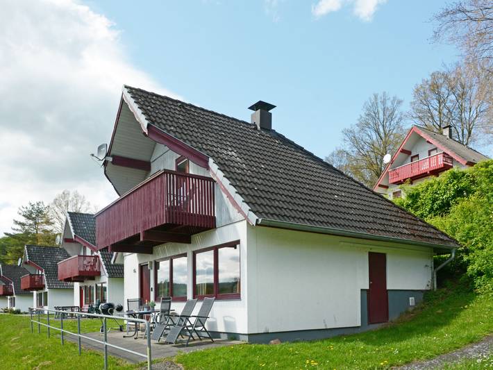 Ferienhaus für 6 Personen, mit Balkon und Terrasse sowie Garten und Seeblick in Kirchheim