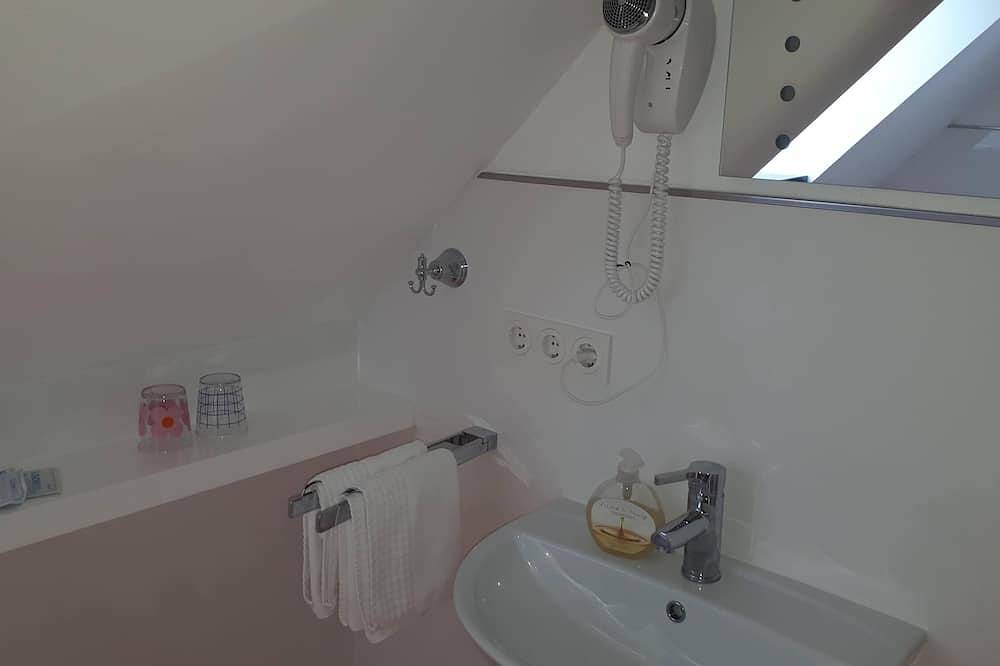 Ganze Wohnung, Gemütliches Doppelzimmer Standard für 2 Personen mit kostenfreiem Wlan in Sommerach, Fränkisches Weinland