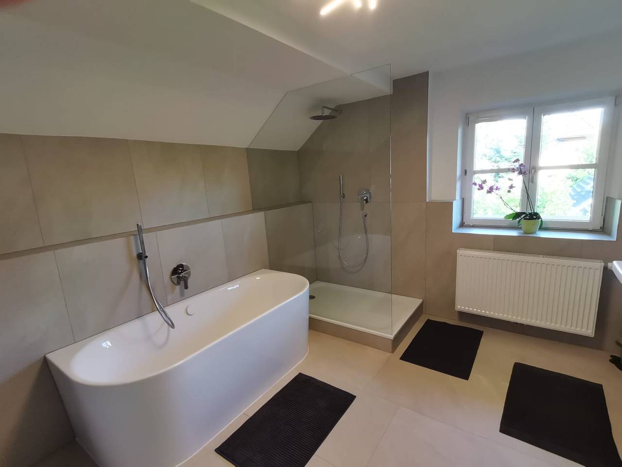 Ganze Ferienwohnung, Grey House - Ferienwohnung Grey House in Laufen, Rupertiwinkel