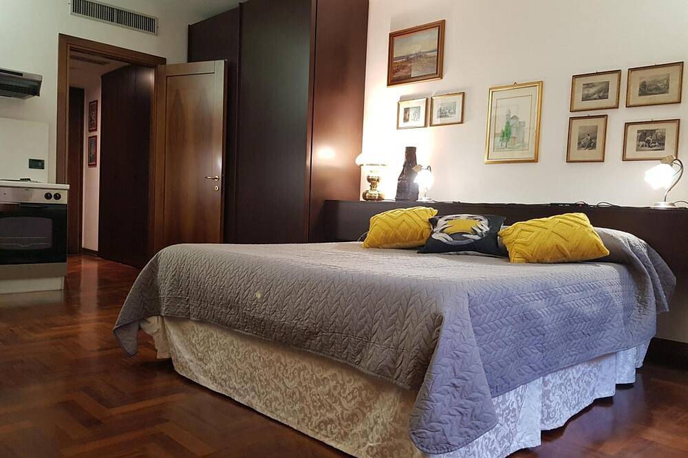 Apartamento entero, Estudio 'Otelia' con Wi-Fi y Aire Acondicionado in Cremona, Provincia de Cremona