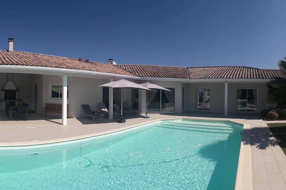 Maison de caractère avec piscine près bassin d'arcachon et océan atlantique in Le Temple, Parc naturel régional du Médoc