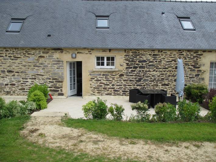 Gîte pour 4 personnes, avec terrasse ainsi que jardin et piscine à Langoat - 2