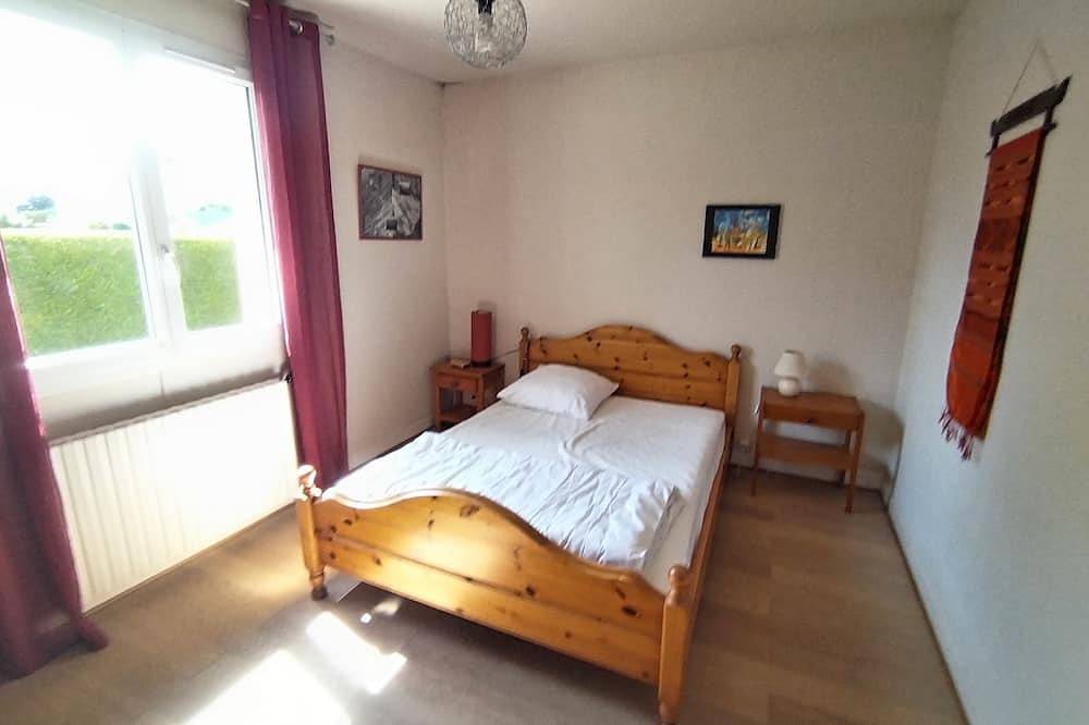 Spacious house in Normandy on the outskirts of Caen in Cormelles-le-Royal, Caen region