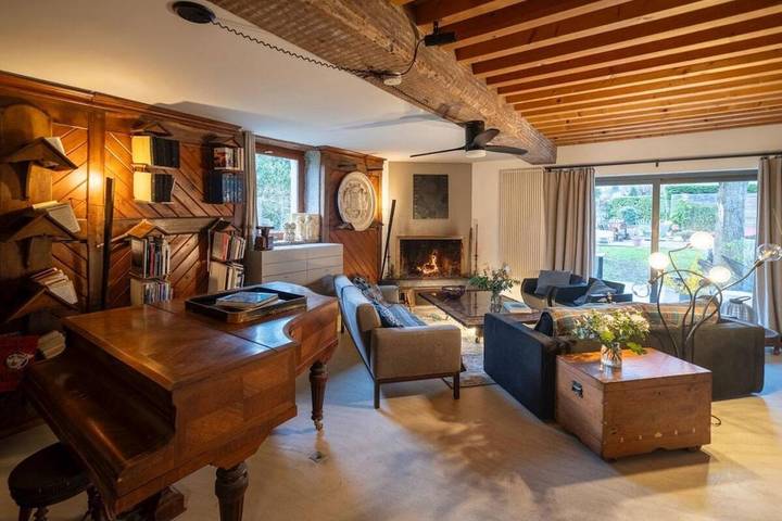Chambre d’hôte pour 10 personnes, avec vue et piscine, animaux acceptés