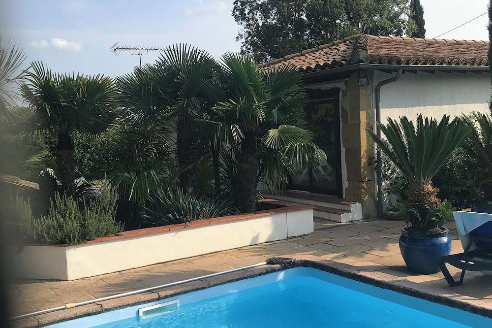 Gîte avec piscine dans le Gers situé à 45 minutes de Toulouse. in Gimont, Gers