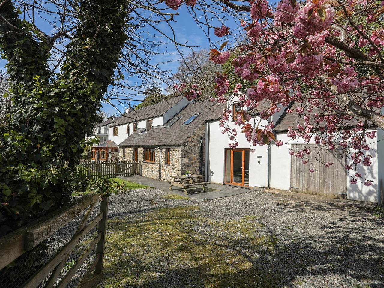 Long Cottage in Red Wharf Bay, Isle of Anglesey