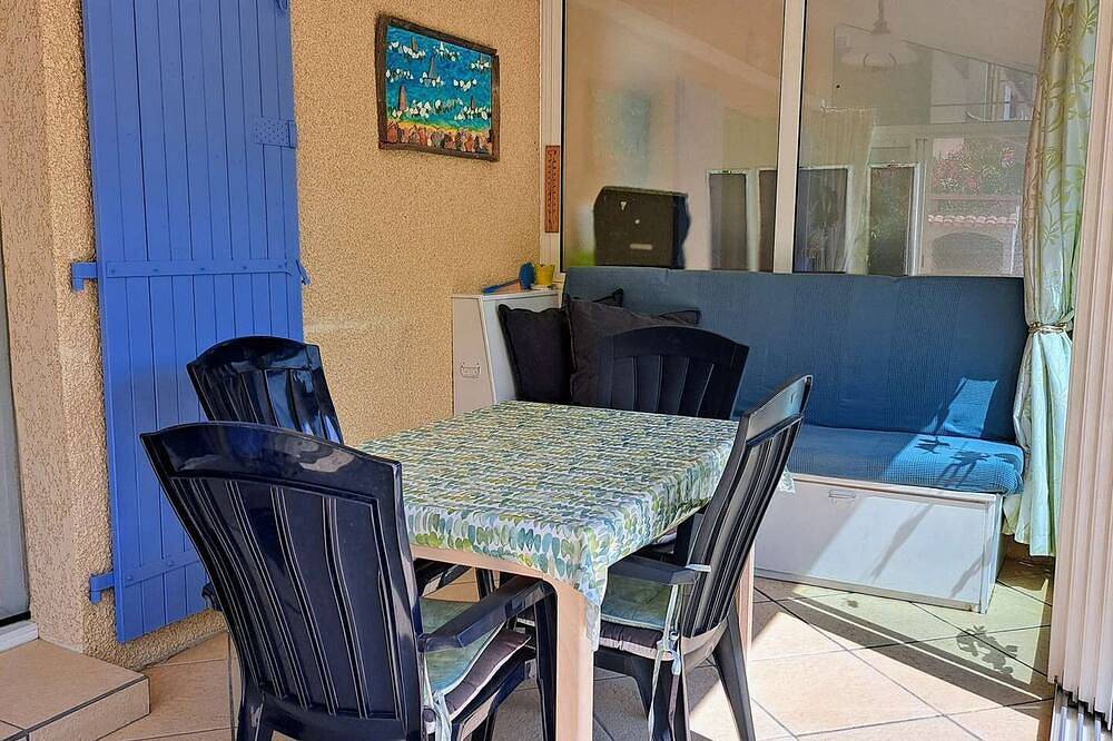 Lovely Corner house with wintergarden, 2 bedrooms, Wifi, 4 people, in a secured residence Le Clos... in Portiragnes Plage, Portiragnes