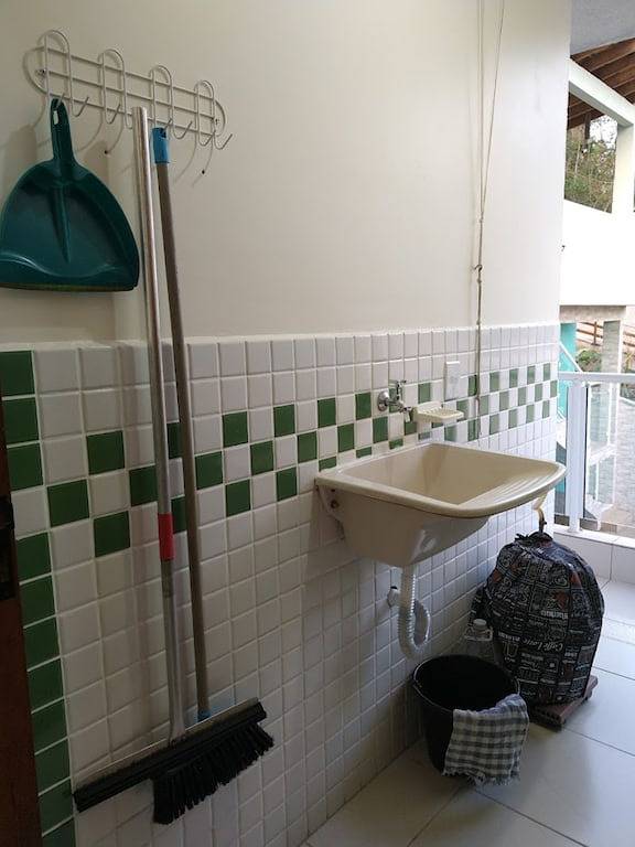 Ganze Wohnung, Apartment mit Pool und Freizeitbereich, 2 Schlafzimmer, möbliert, neben Martim de Sá in Caraguatatuba, Região Metropolitana do Vale do Paraíba e Litoral Norte