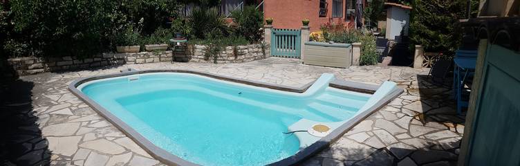 Gîte pour 2 personnes, avec piscine ainsi que jardin et balcon à Aniane