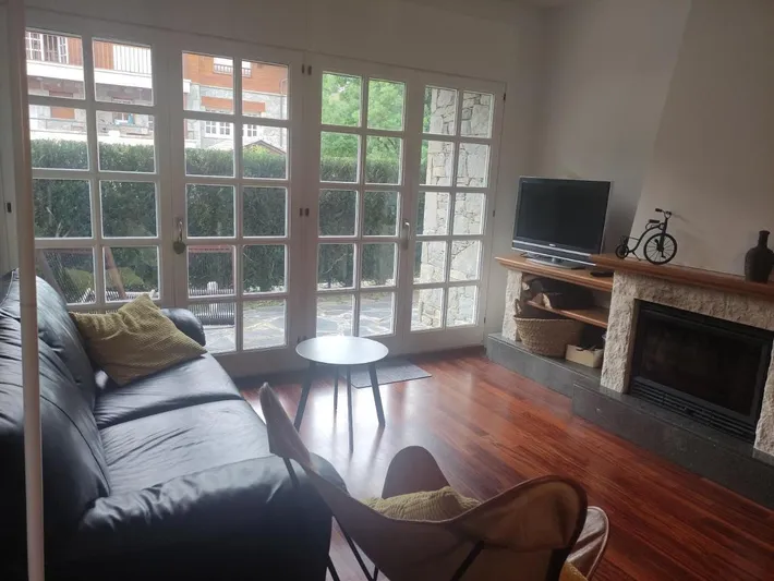Apartamento de vacaciones para 6 personas, con jardín además de vistas y terraza - 1