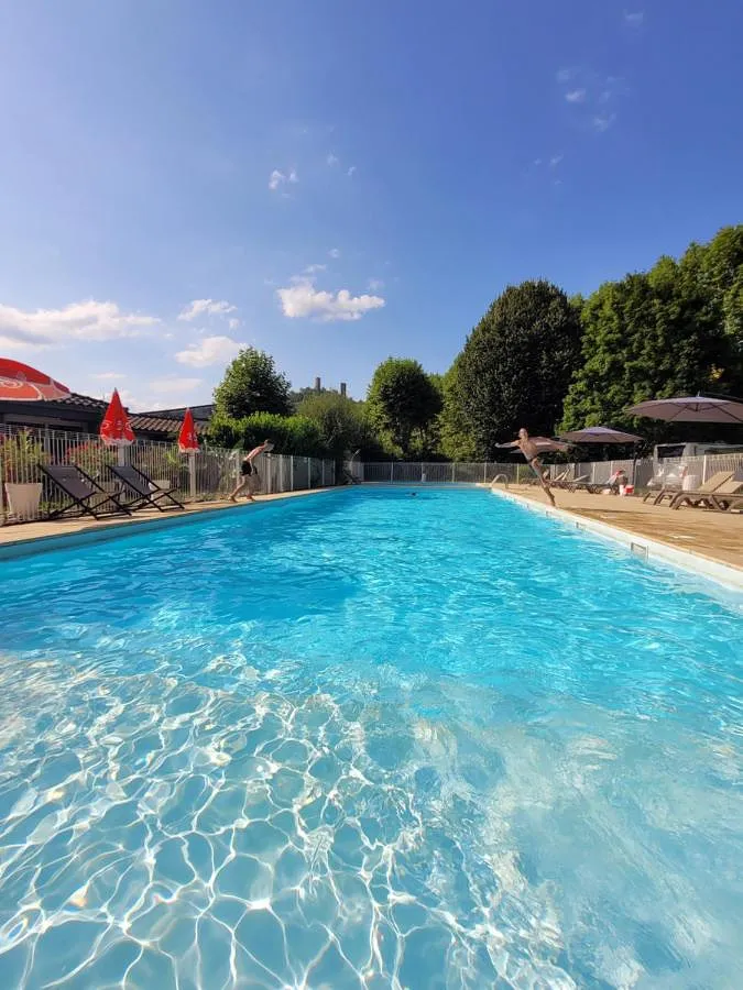 Camping pour 4 personnes, avec bassin pour enfant et vue ainsi que piscine et jardin, animaux acceptés - 1