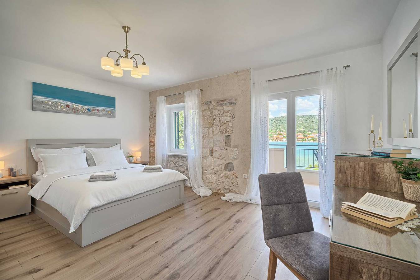 Beach House Joy - charming waterfront villa with a heated pool for 8 guests in Vinisce, Split-Dalmatia