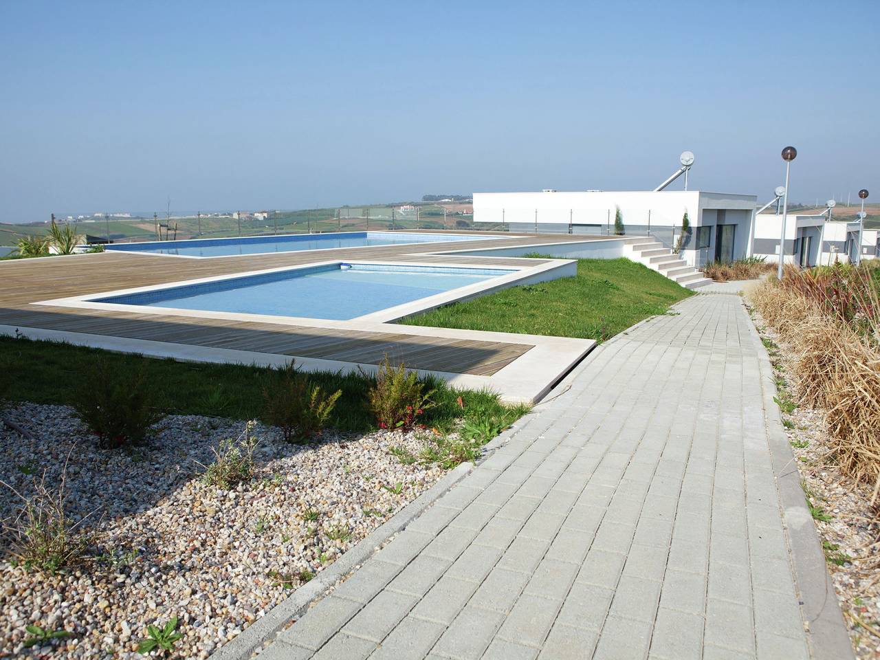 Moderne Villa mit schöner Aussicht, gelegen auf überschaubarem Resort mit Schwimmbad in Lourinhã, Lissabon Distrikt