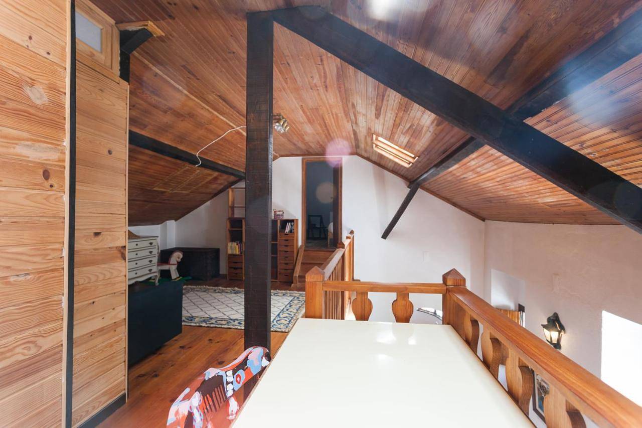 Three-Bedroom House in São Pedro da Cadeira, Distrito de Lisboa
