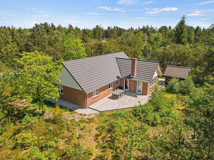 Ferienhaus für 8 Personen, mit Balkon/Terrasse und Terrasse sowie Sauna