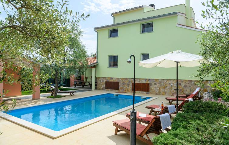 Gemütliche 1-Zimmer-Wohnung mit Pool und Terrasse in der Nähe der Küste von Peruski in Marčana, Südküste Istrien