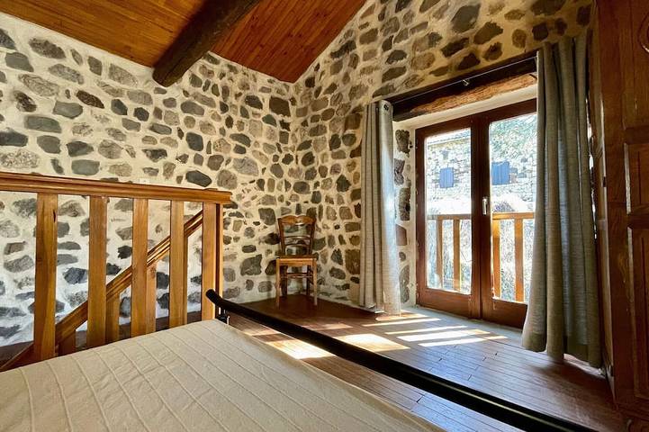 Gîte pour 9 personnes, avec jardin, animaux acceptés à Arlempdes - 3