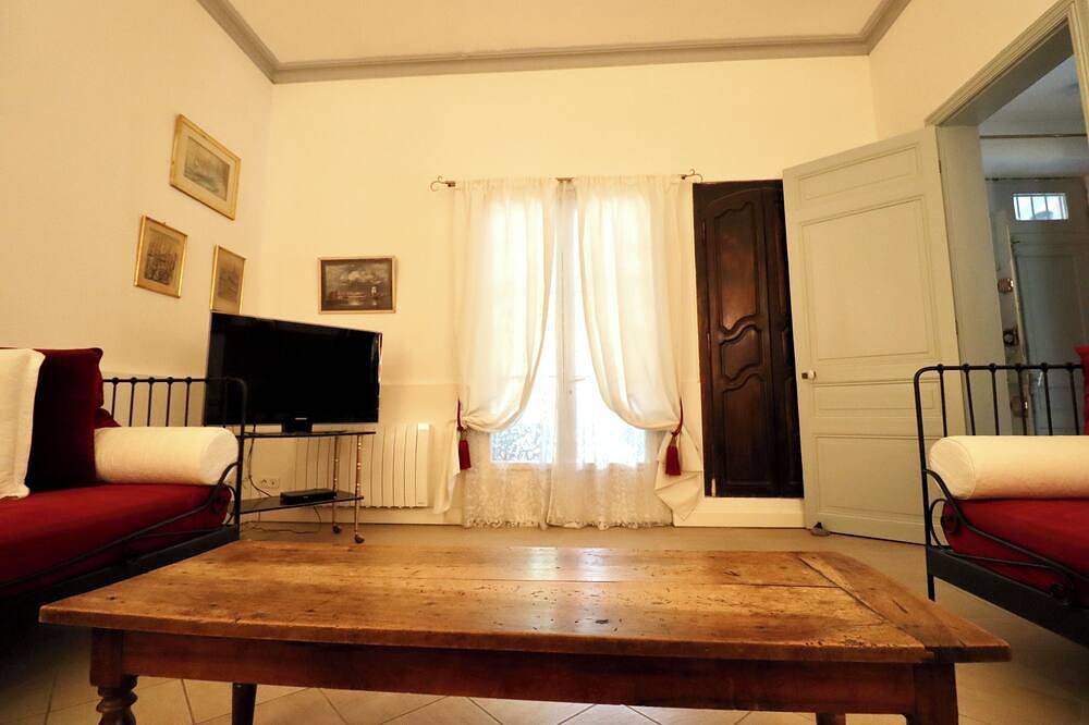 Gîte 10 persons in a Mas Languedocien with swimming pool and jacuzzi in Saint-Just, Côte d'Améthyste