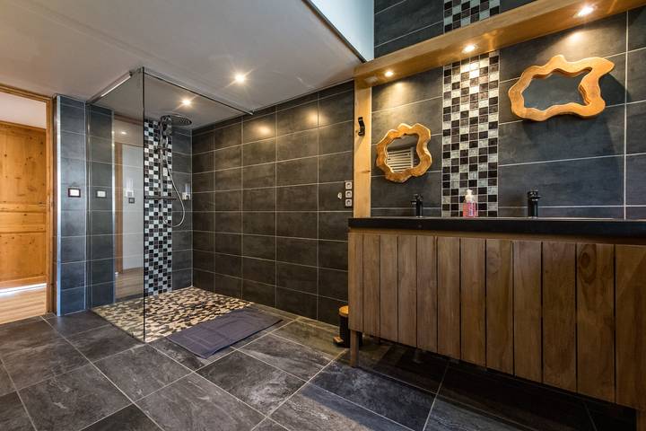 Entire apartment, Panorama Majestueux | Large Space & Mountain View in Saint-Jean-de-Maurienne, Saint-Jean-de-Maurienne region