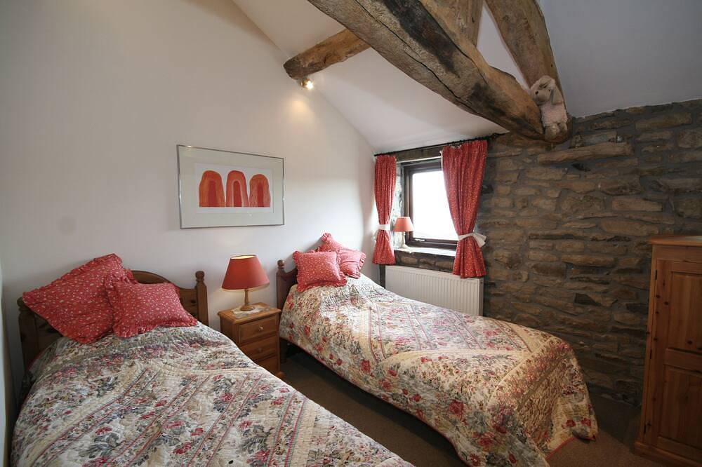 A fabulously quiet paradise situated on a  working farm Castleton in Castleton, Derbyshire