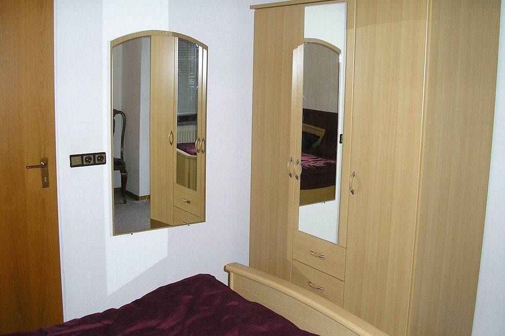 Ganze Wohnung, Ferienwohnung im Eg: 3 Schlafzimmern, ruhig, ideal für Küste- und Inselnbesuche in Friedeburg, Landkreis Wittmund