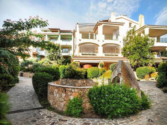 Gîte pour 3 personnes, avec Terrasse ainsi que Jardin et Piscine à Porto Rotondo